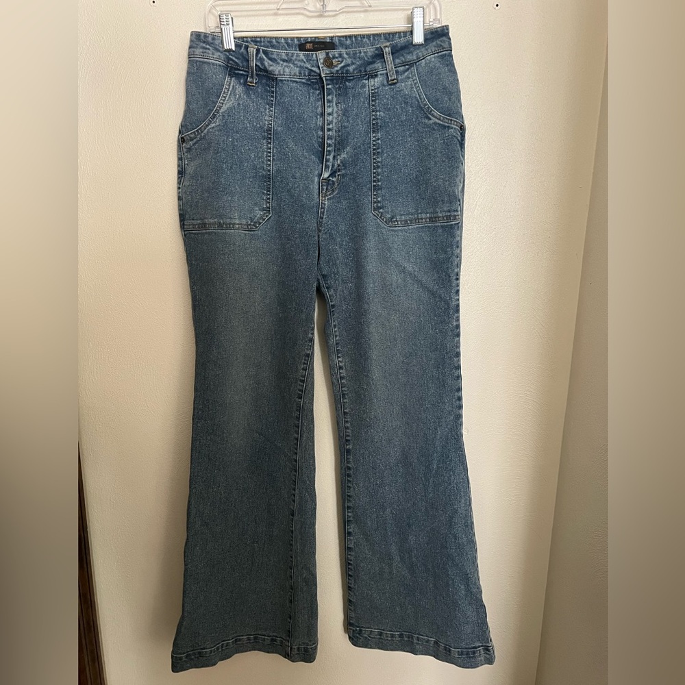FRYE Classic Casual Front Pocket Flare Leg Wide Hem Denimโ Jeans Women's Size 30